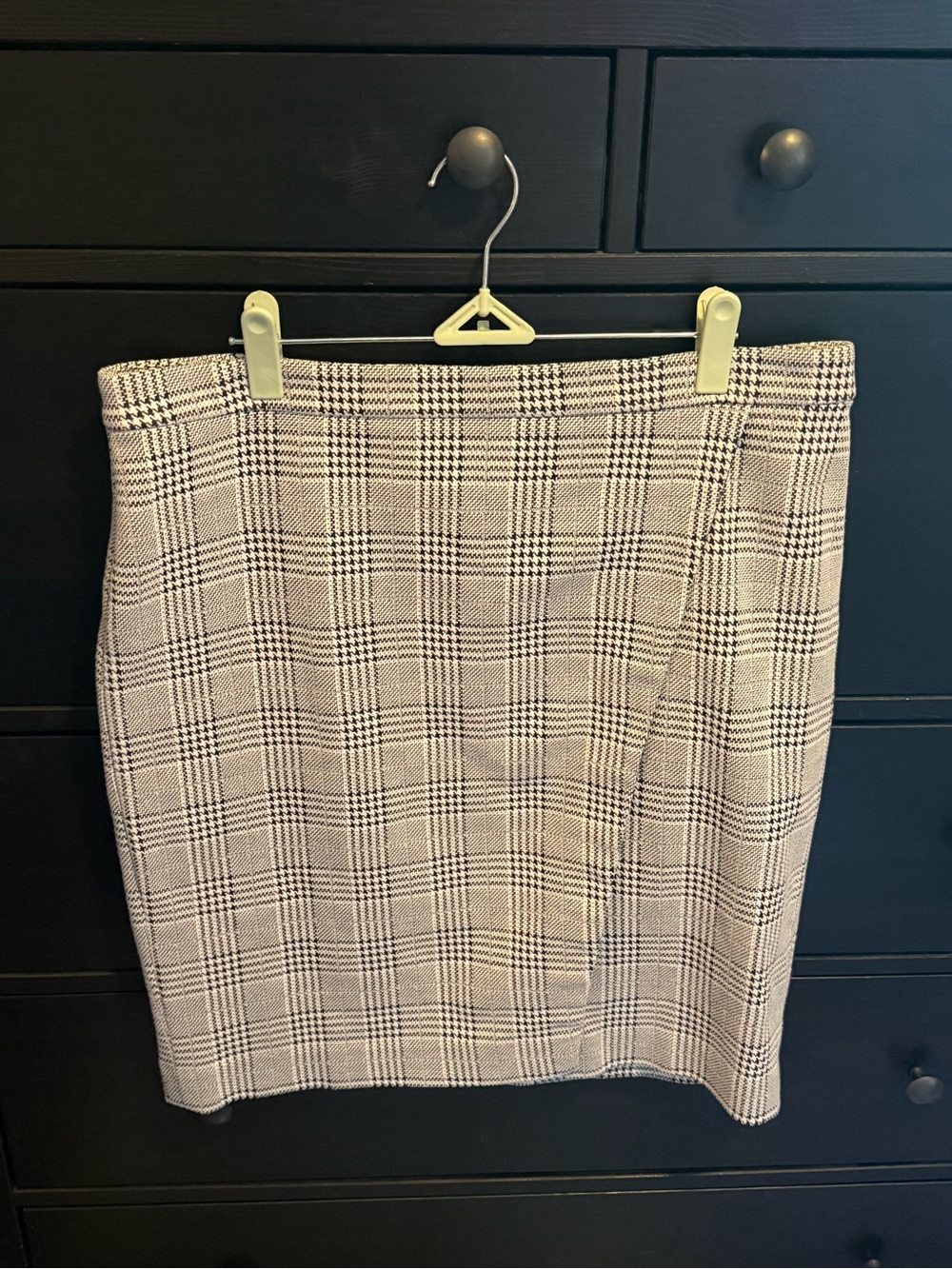 Ann Taylor Black and Cream Plaid Pencil Skirt